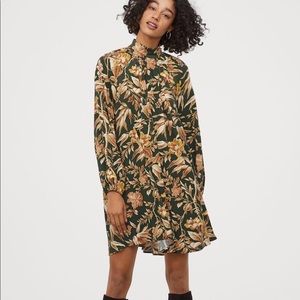 Dress Tent with raised collar Dark Green Flowered